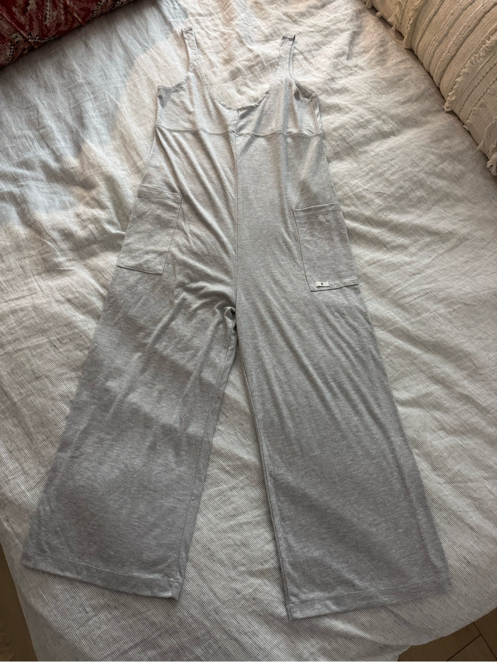 Hurley. Size small. Everyday Wide-Leg Jumpsuit in Light Gray
